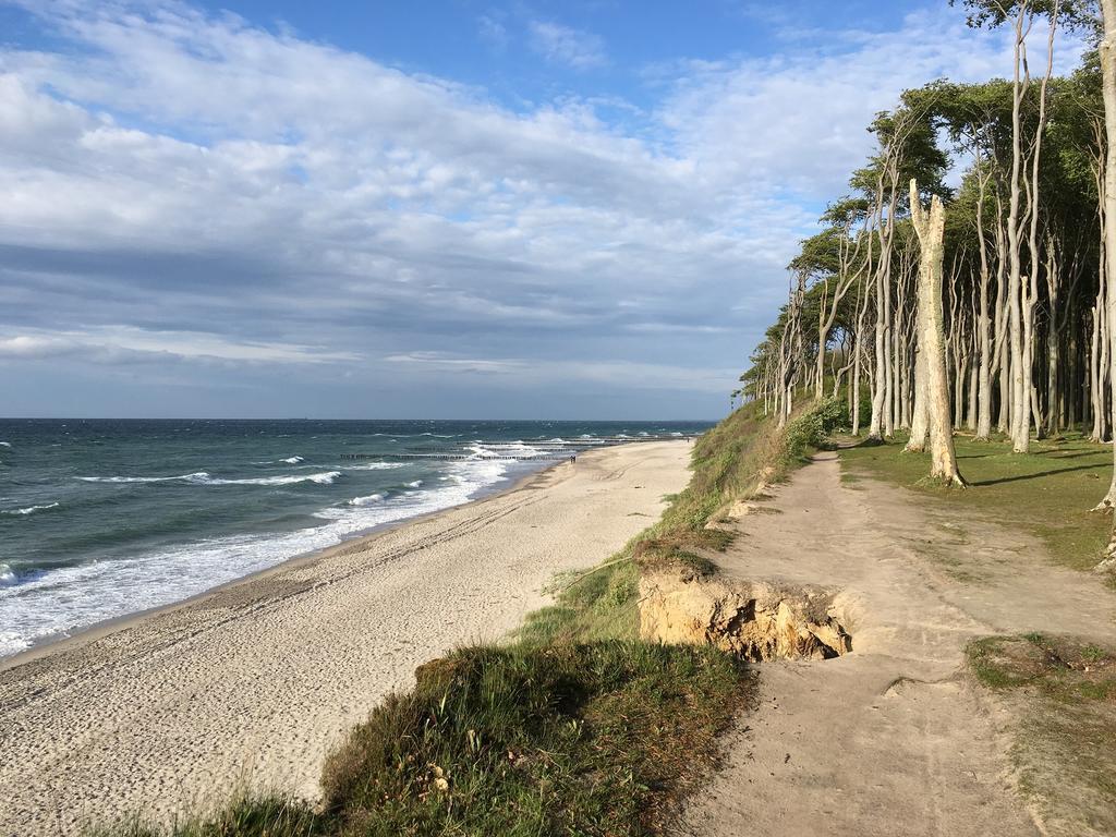 Haus Pamir - Ferienwohnungen Ostseebad Nienhagen Exteriör bild
