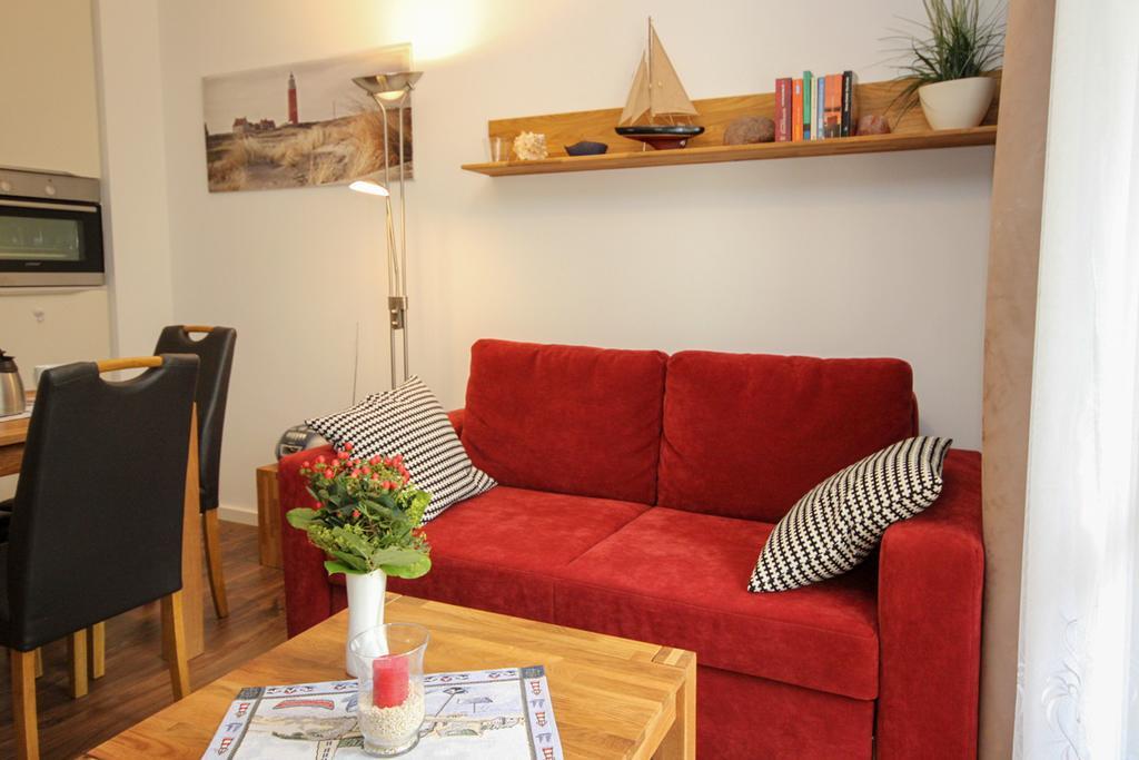 Haus Pamir - Ferienwohnungen Ostseebad Nienhagen Exteriör bild